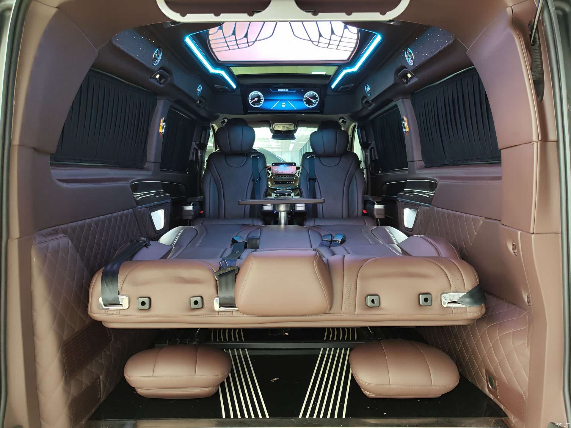 Mercedes-Benz V-Class, 2022 16