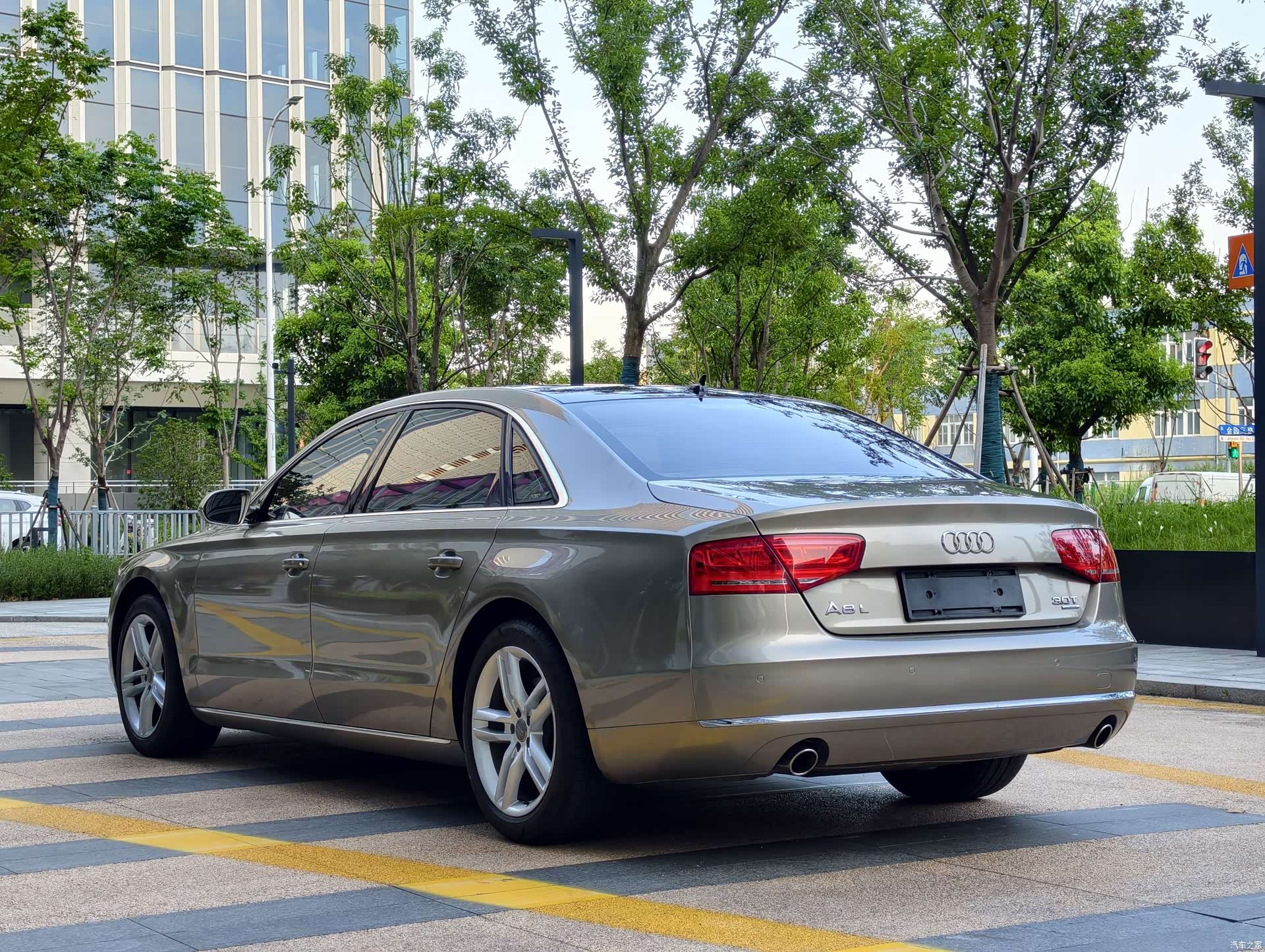 Audi A8L, 2011 все фото
