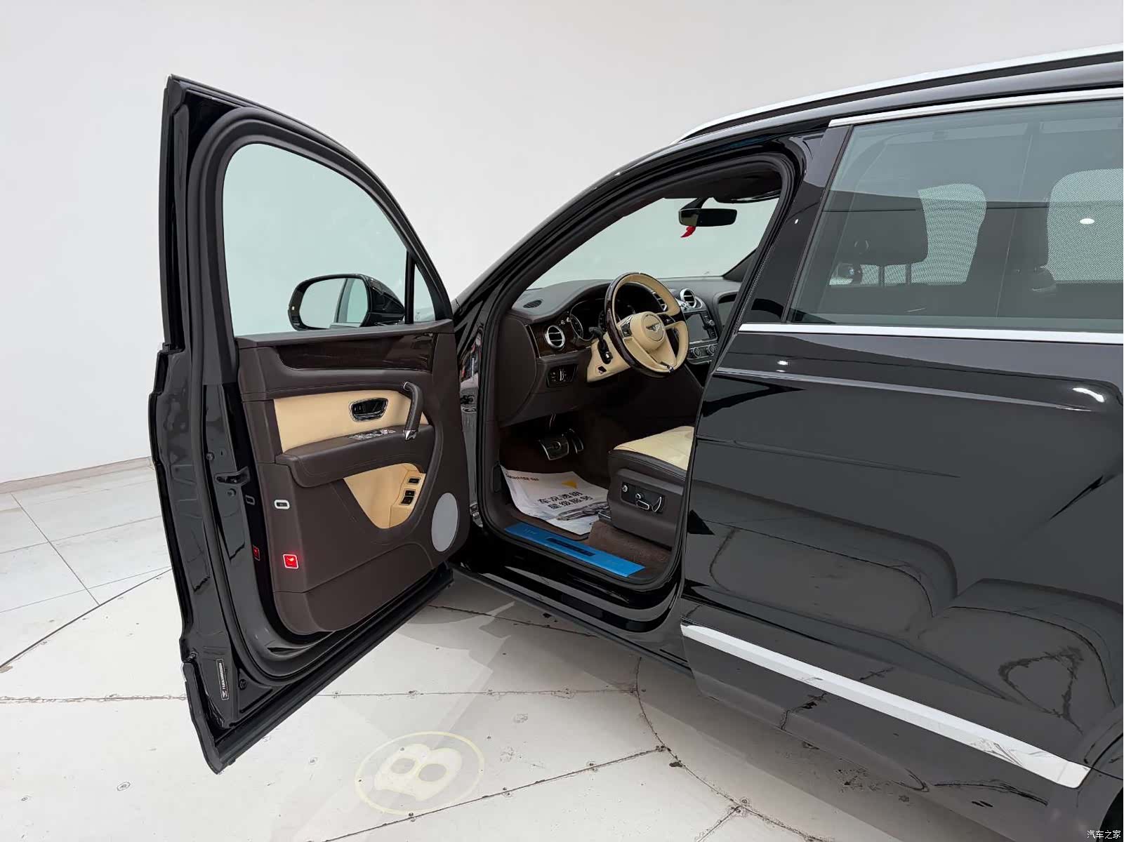 Bentley Bentayga, 2019 13