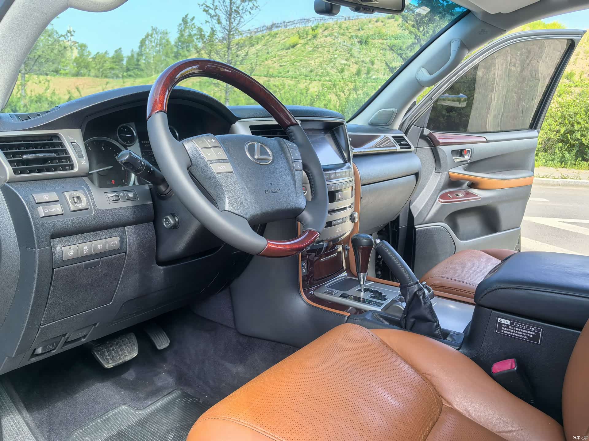 Lexus LX, 2012 9