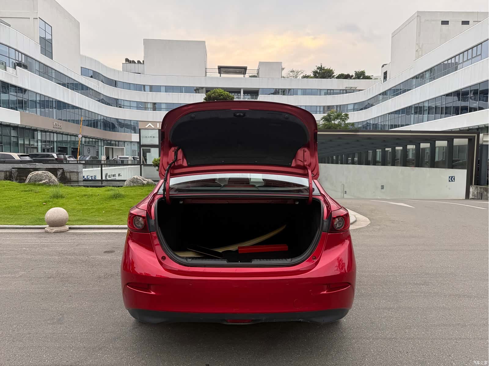 Mazda Mazda3, 2016 13