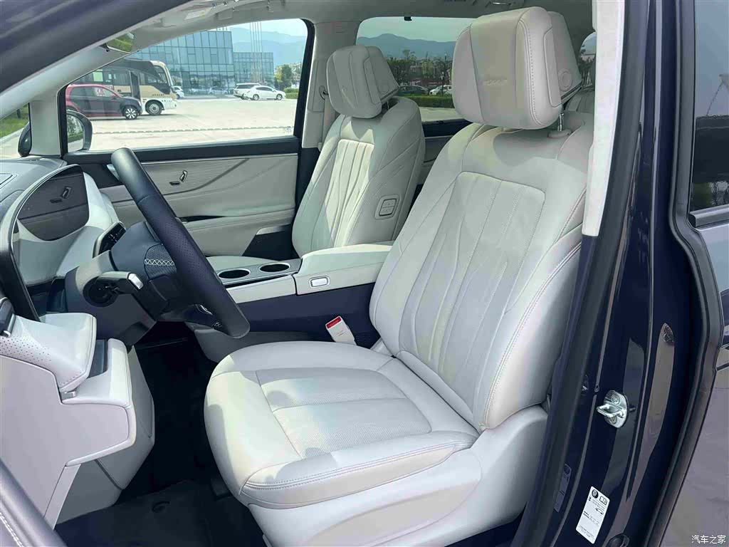 Buick GL8, 2025 6