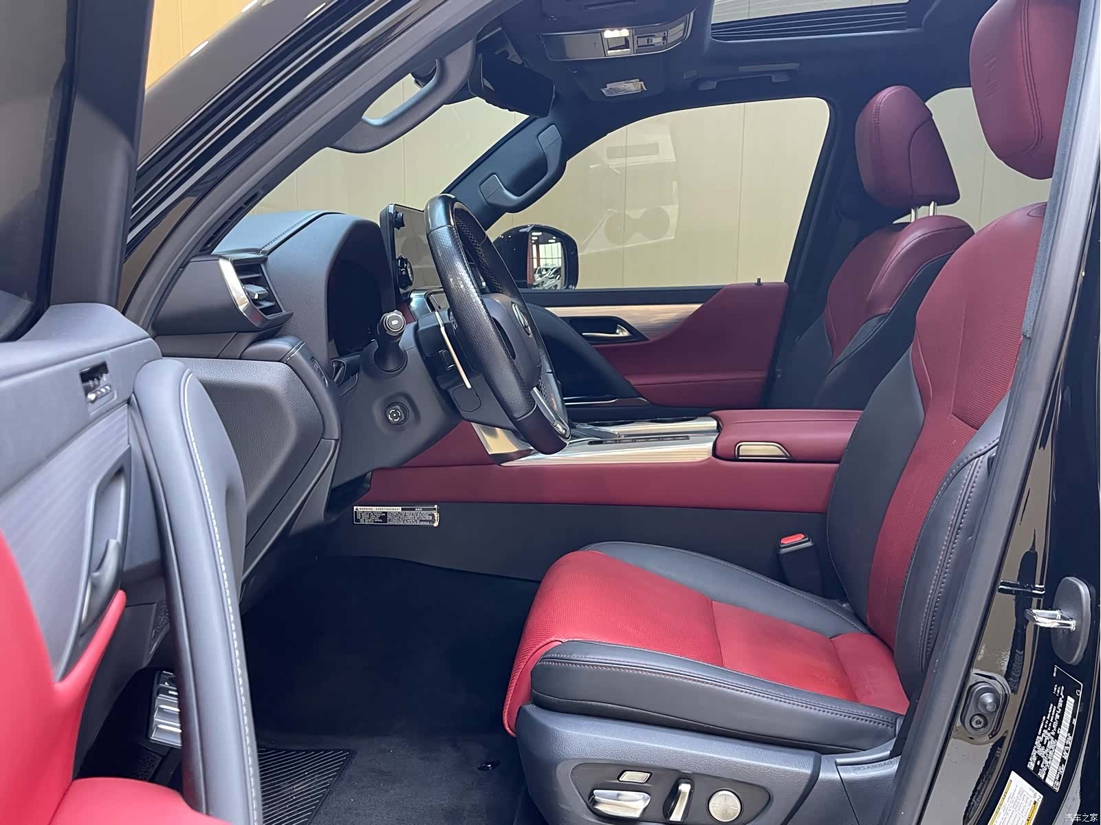 Lexus LX, 2023 4