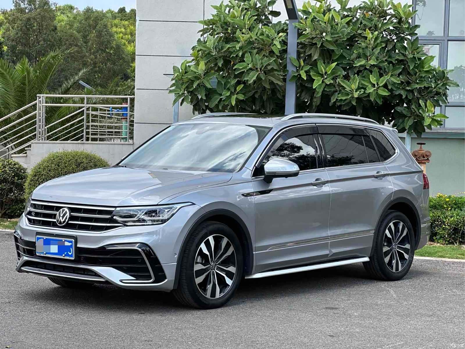 Volkswagen Tiguan L, 2021 1