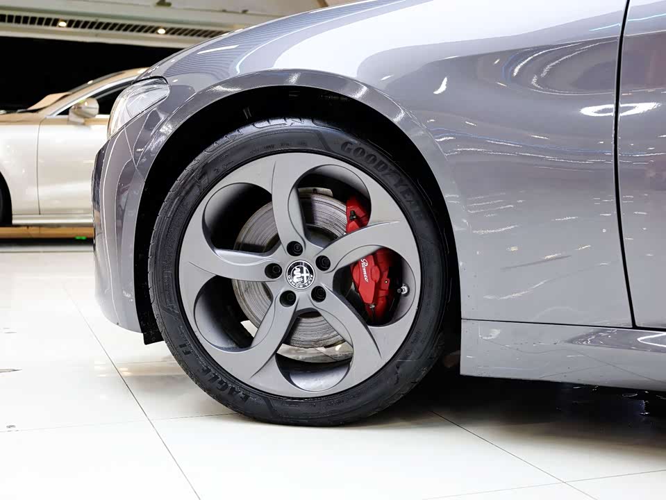 Alfa Romeo Giulia Alfa Romeo Giulia