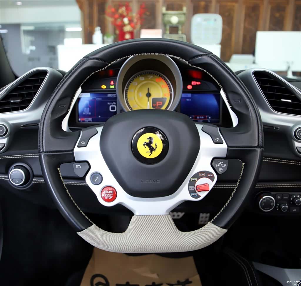 Ferrari 488, 2019 15
