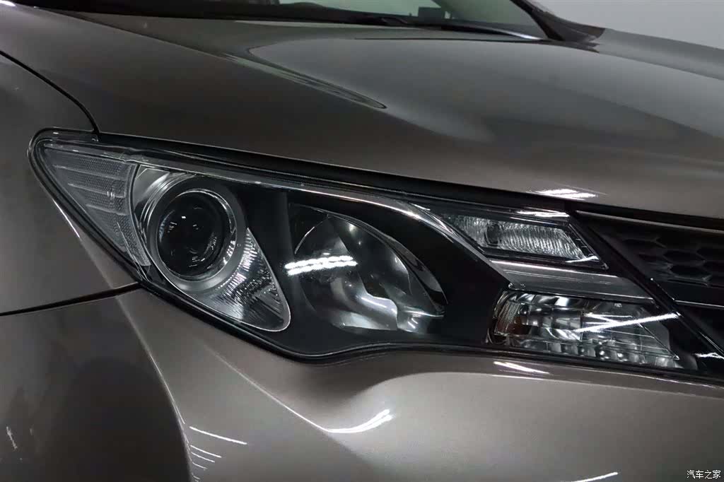 Toyota RAV4, 2015 12