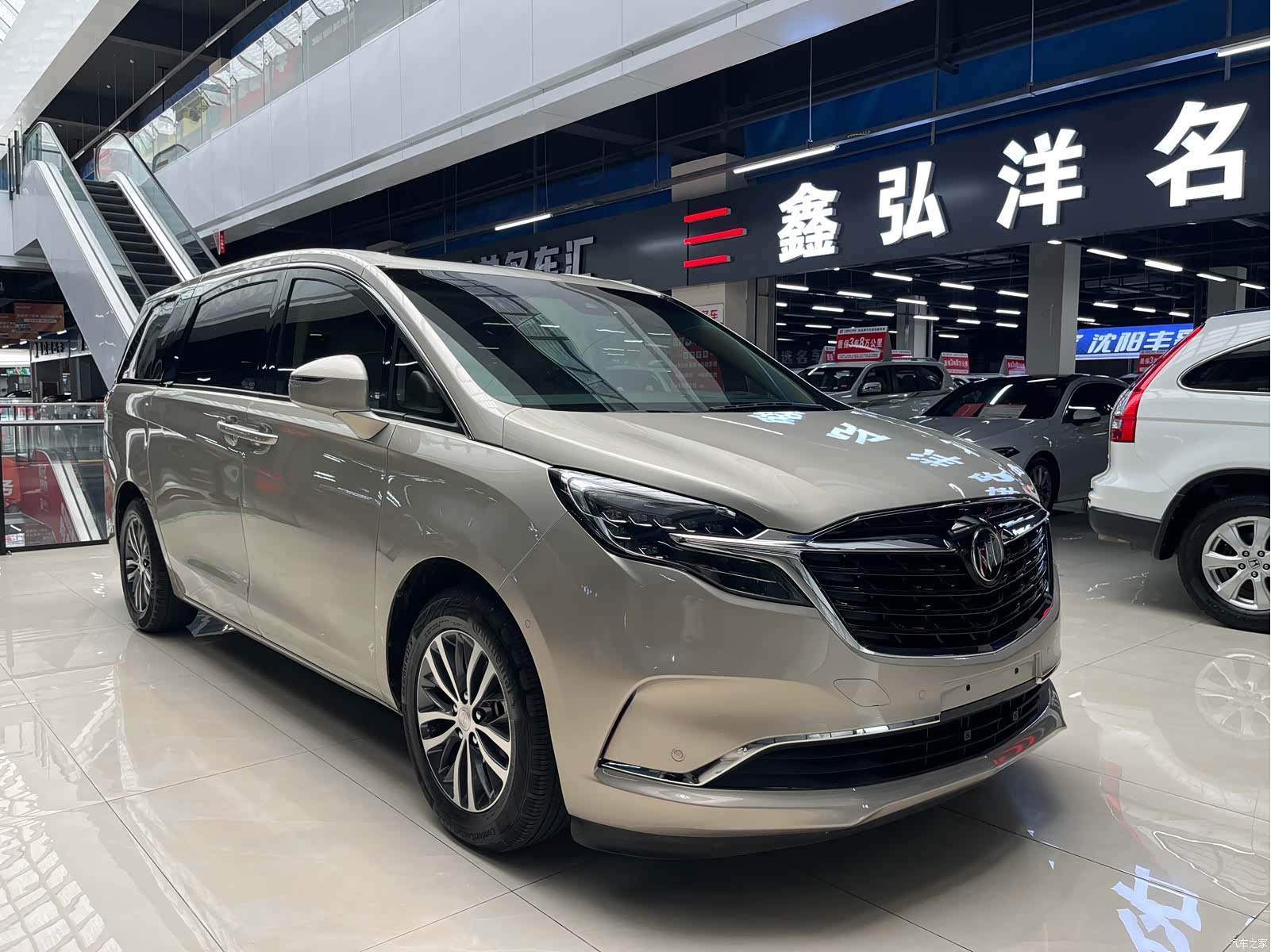 Buick GL8, 2022 3