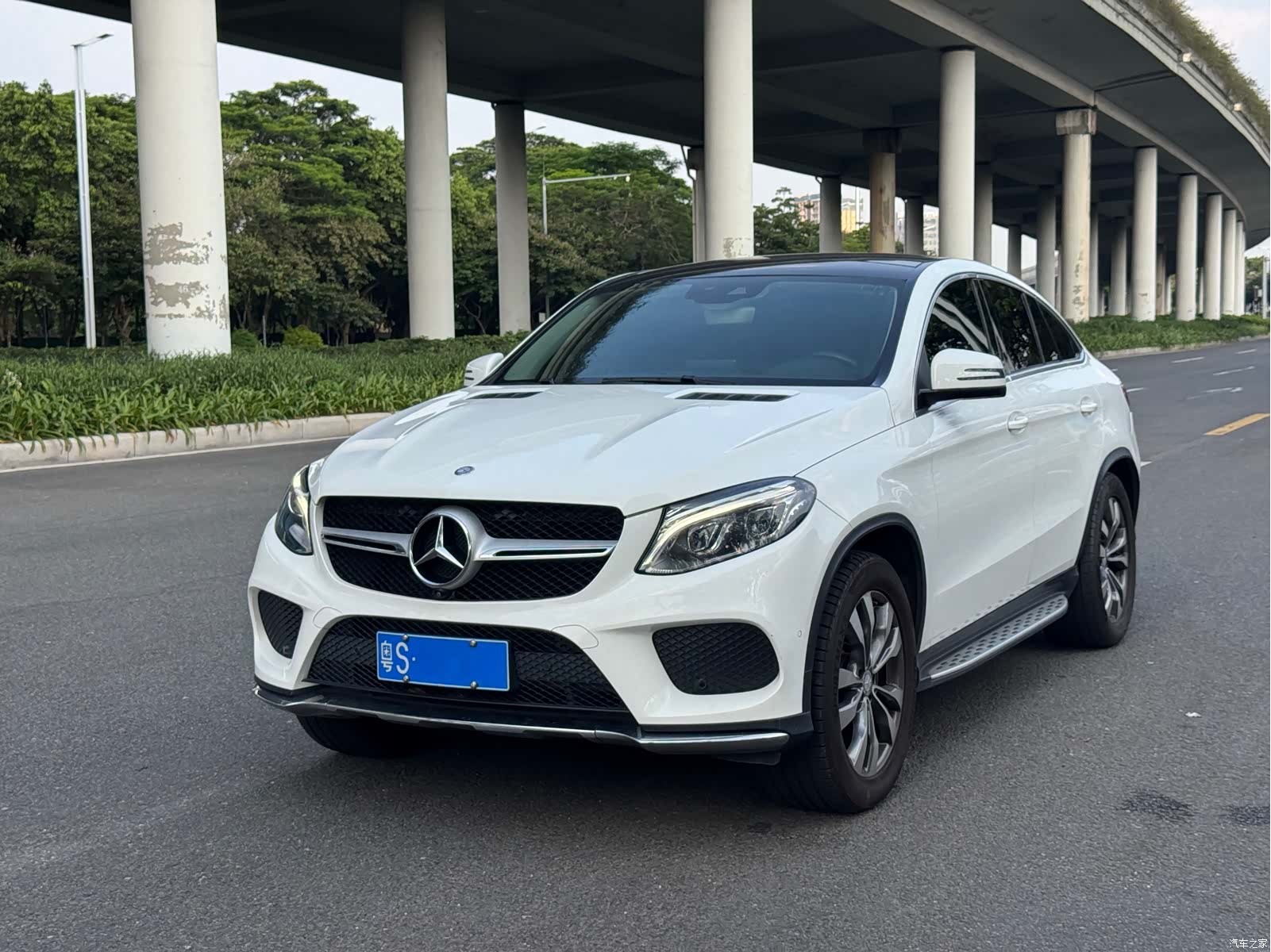 Mercedes-Benz GLE, 2016 1