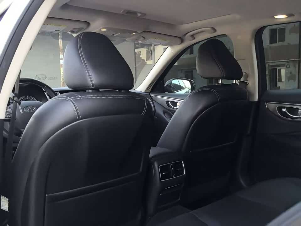 Infiniti Q50L