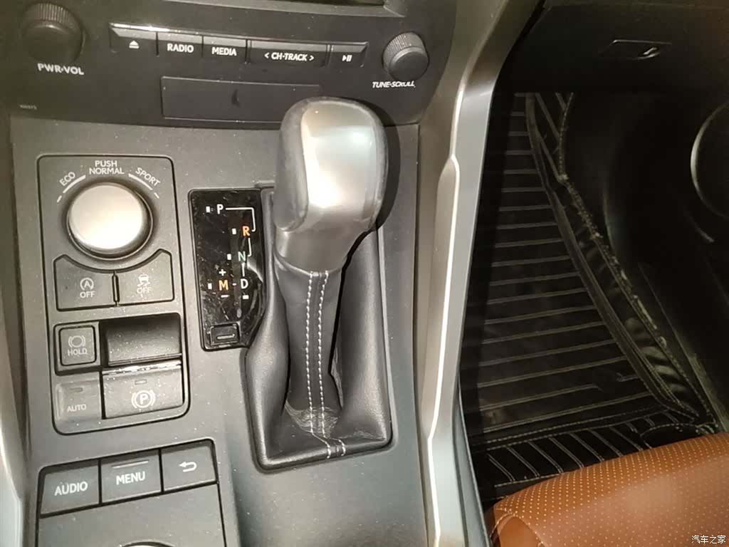 Lexus NX, 2016 14