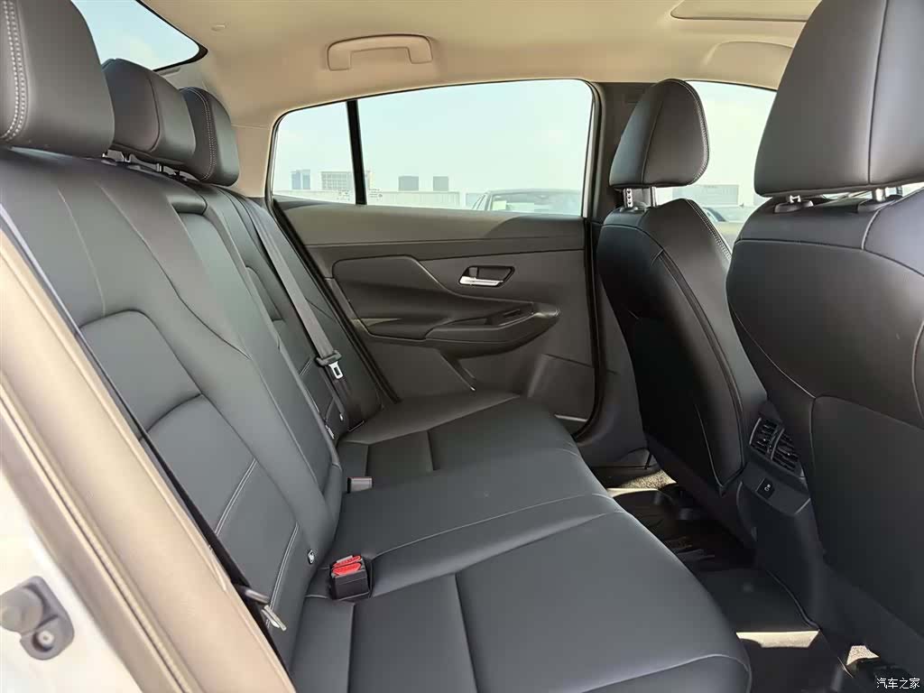 Nissan Sylphy, 2026 13