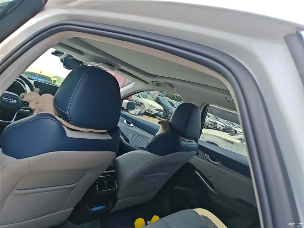 Geely Preface, 2022 18