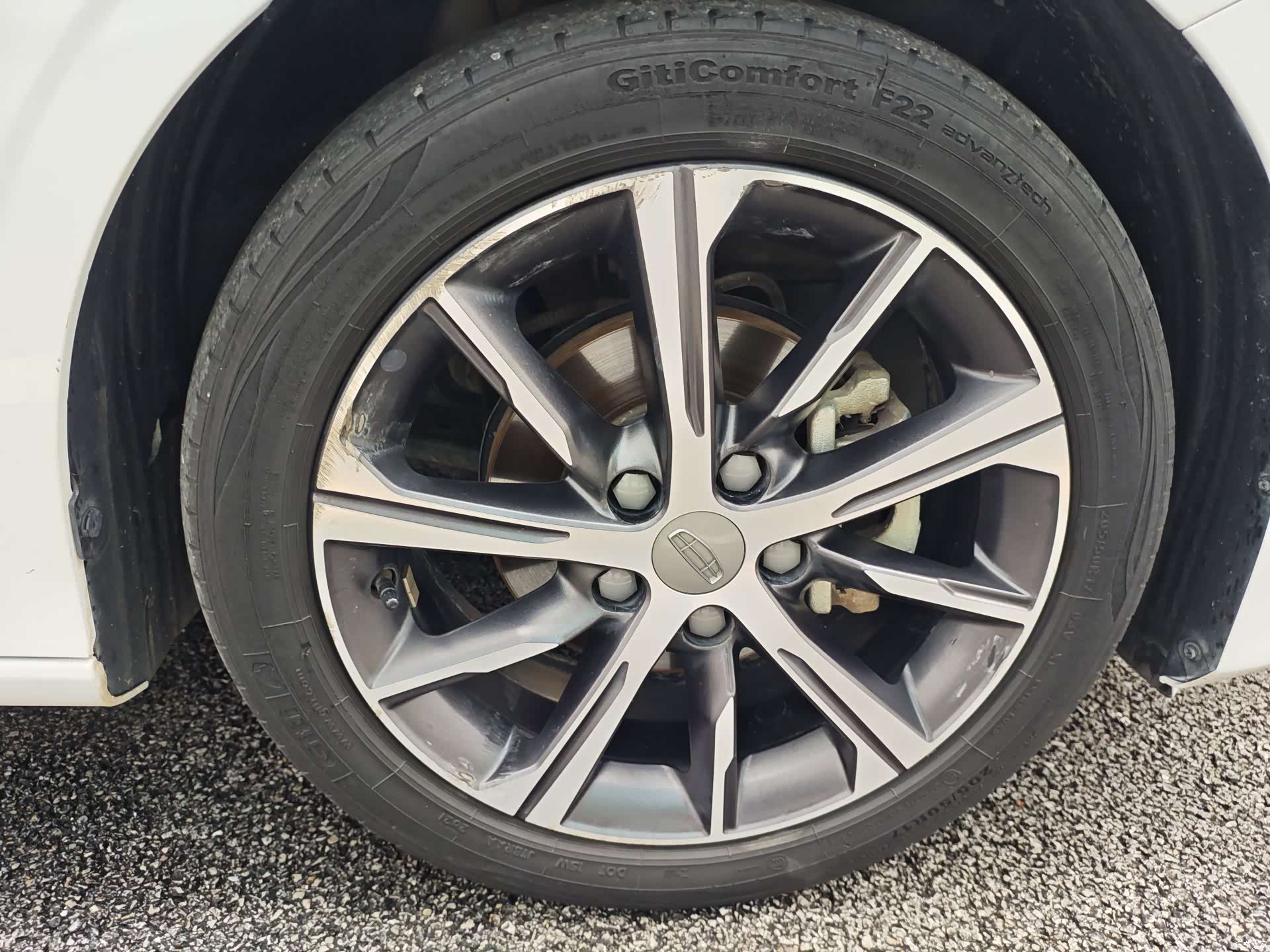 Geely Emgrand, 2022 13
