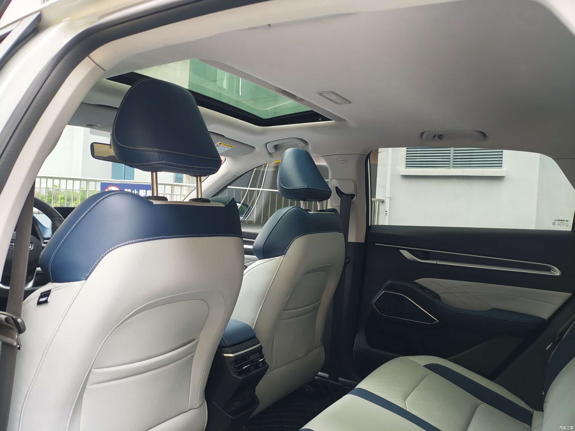 Geely Emgrand, 2022 15