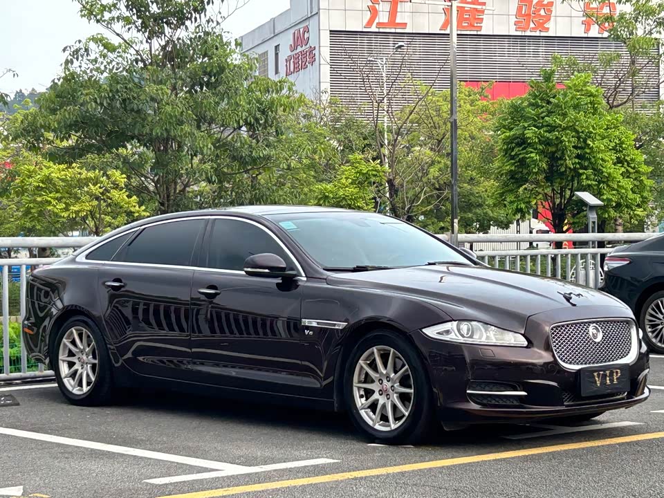 Jaguar XJ Jaguar XJ