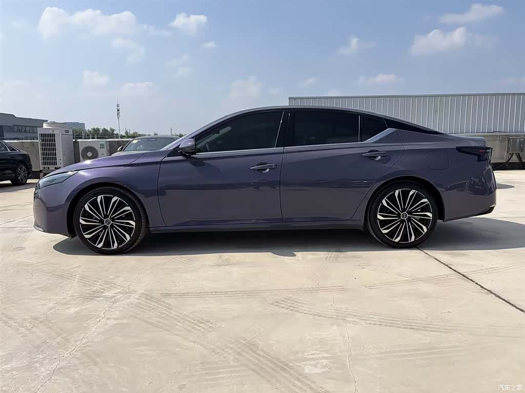 Nissan Teana, 2025 4