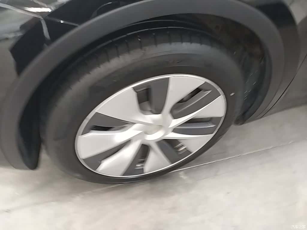 Tesla Model Y, 2023 23