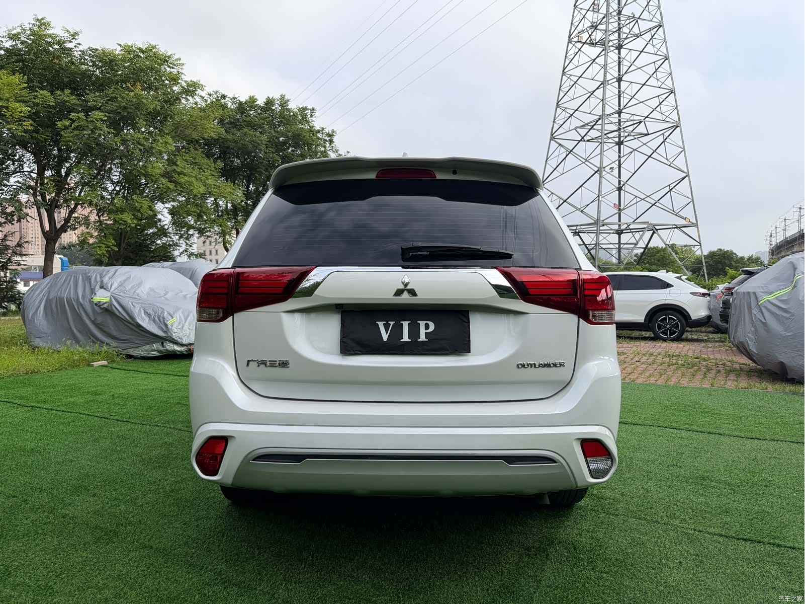 Mitsubishi Outlander, 2022 все фото