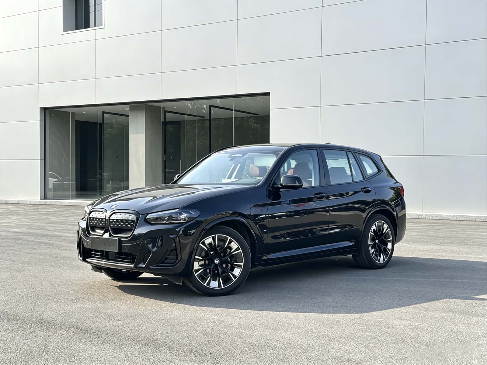 BMW iX3, 2023 1
