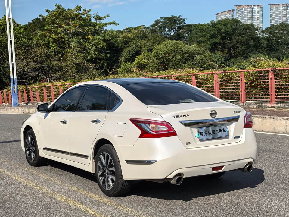 Nissan Teana