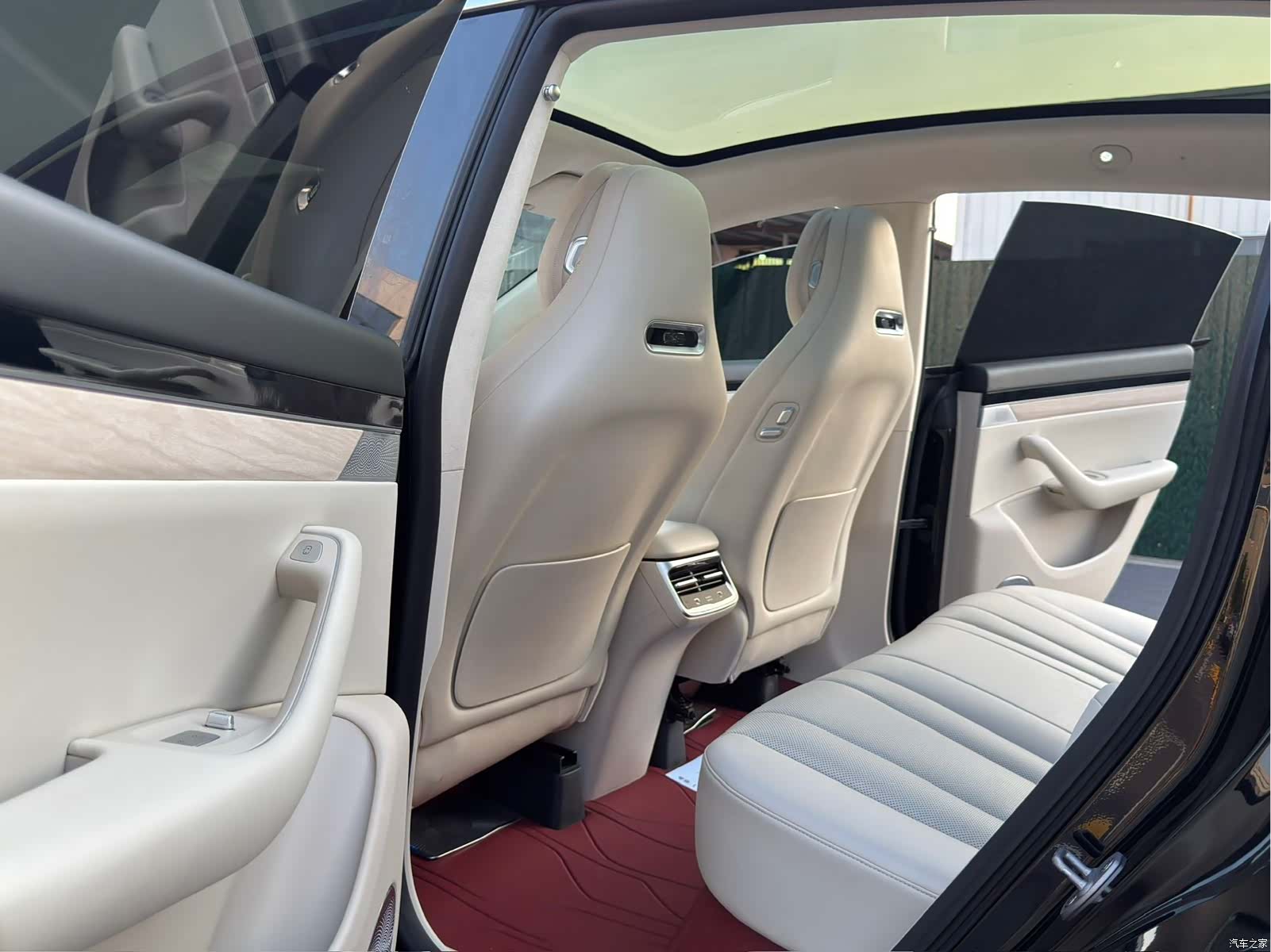Luxeed R7, 2025 11