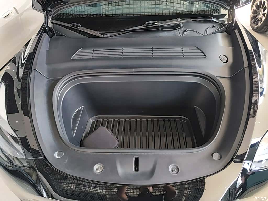 Tesla Model Y, 2023 20
