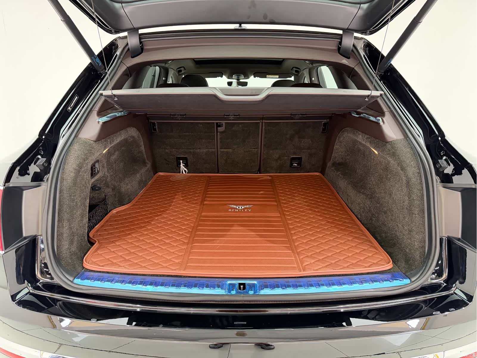 Bentley Bentayga, 2019 14