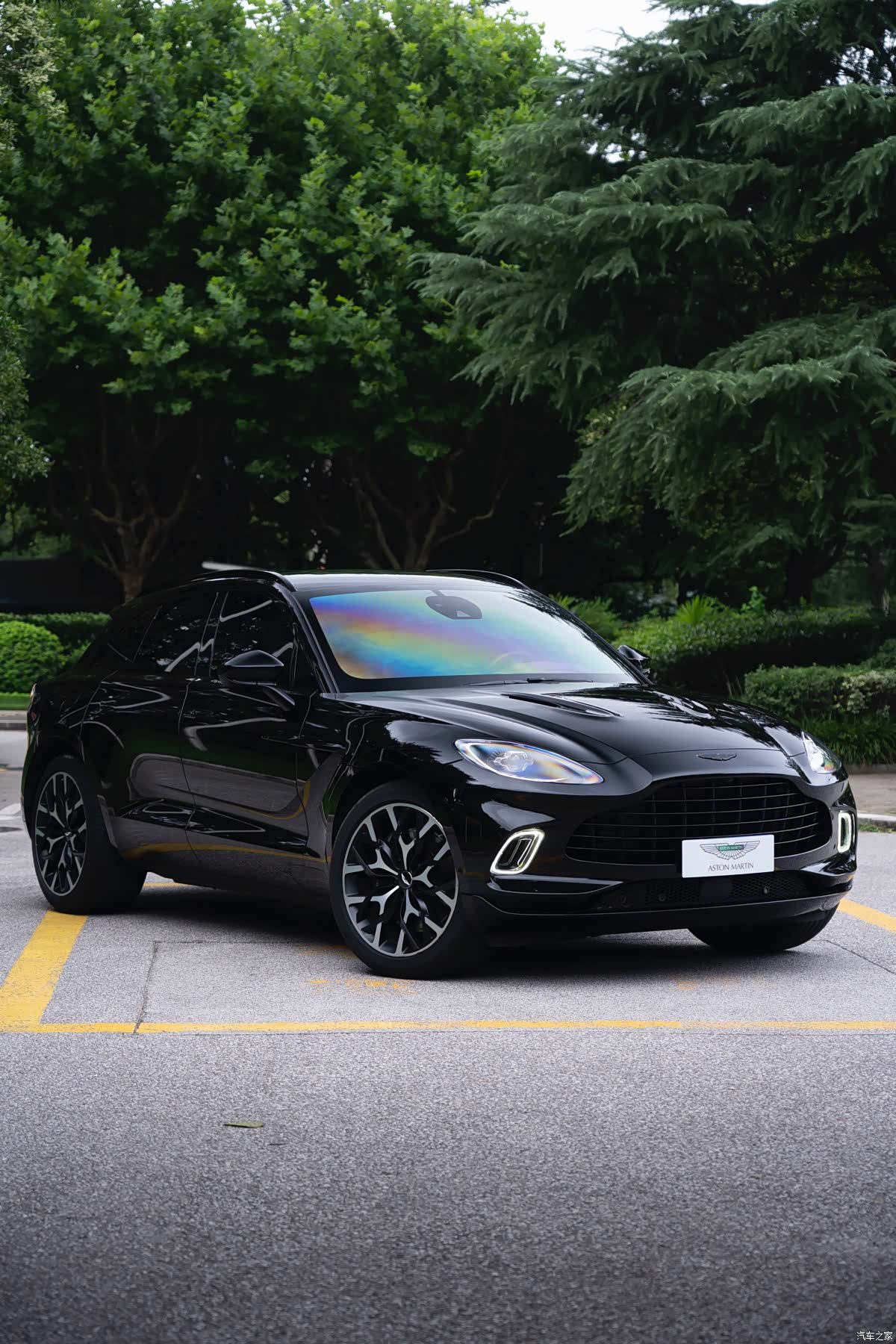 Aston Martin DBX, 2022 3
