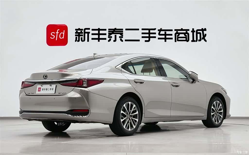 Lexus ES, 2022 все фото