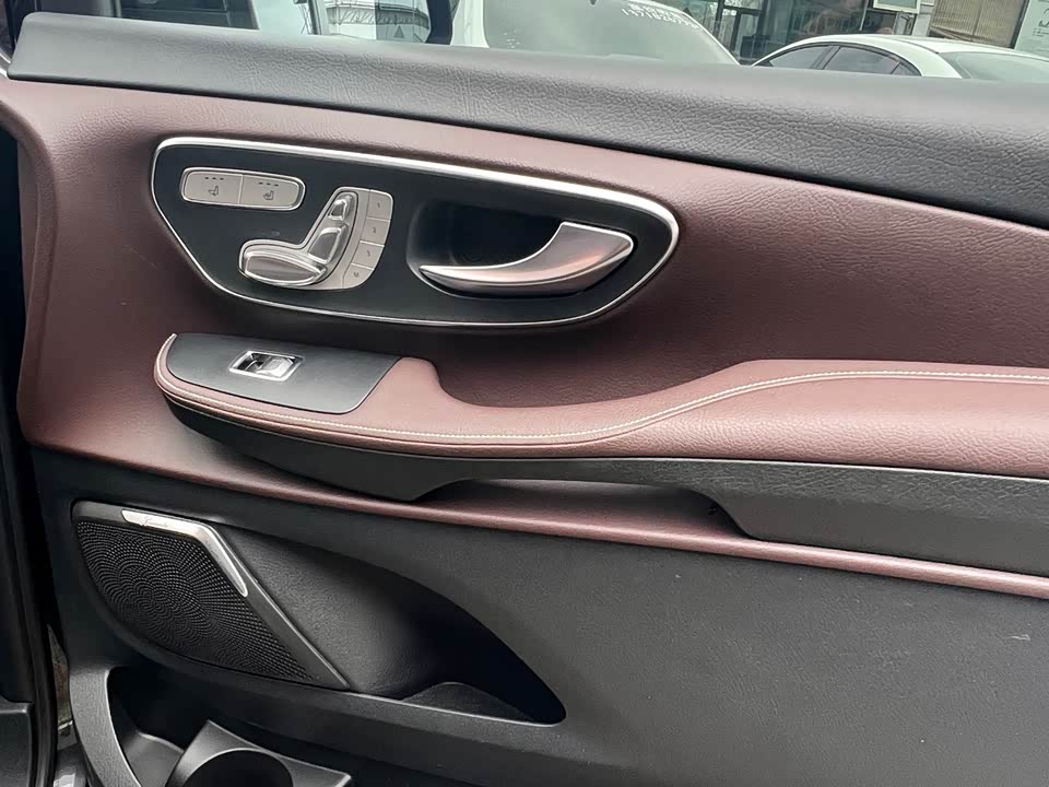 Mercedes-Benz V-class