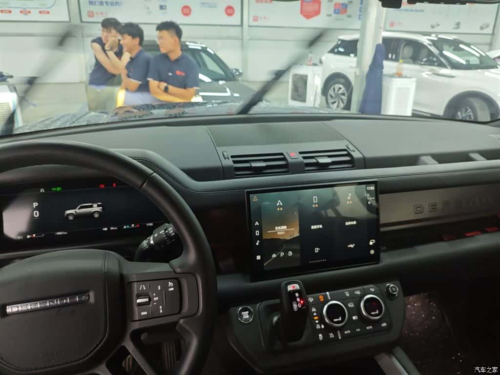 Land Rover Defender, 2025 3