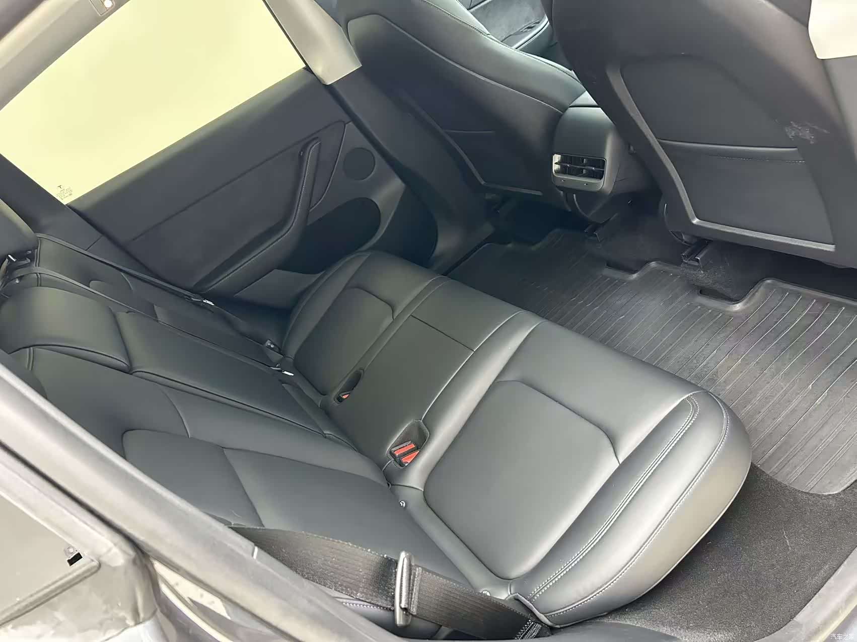 Tesla Model Y, 2022 12