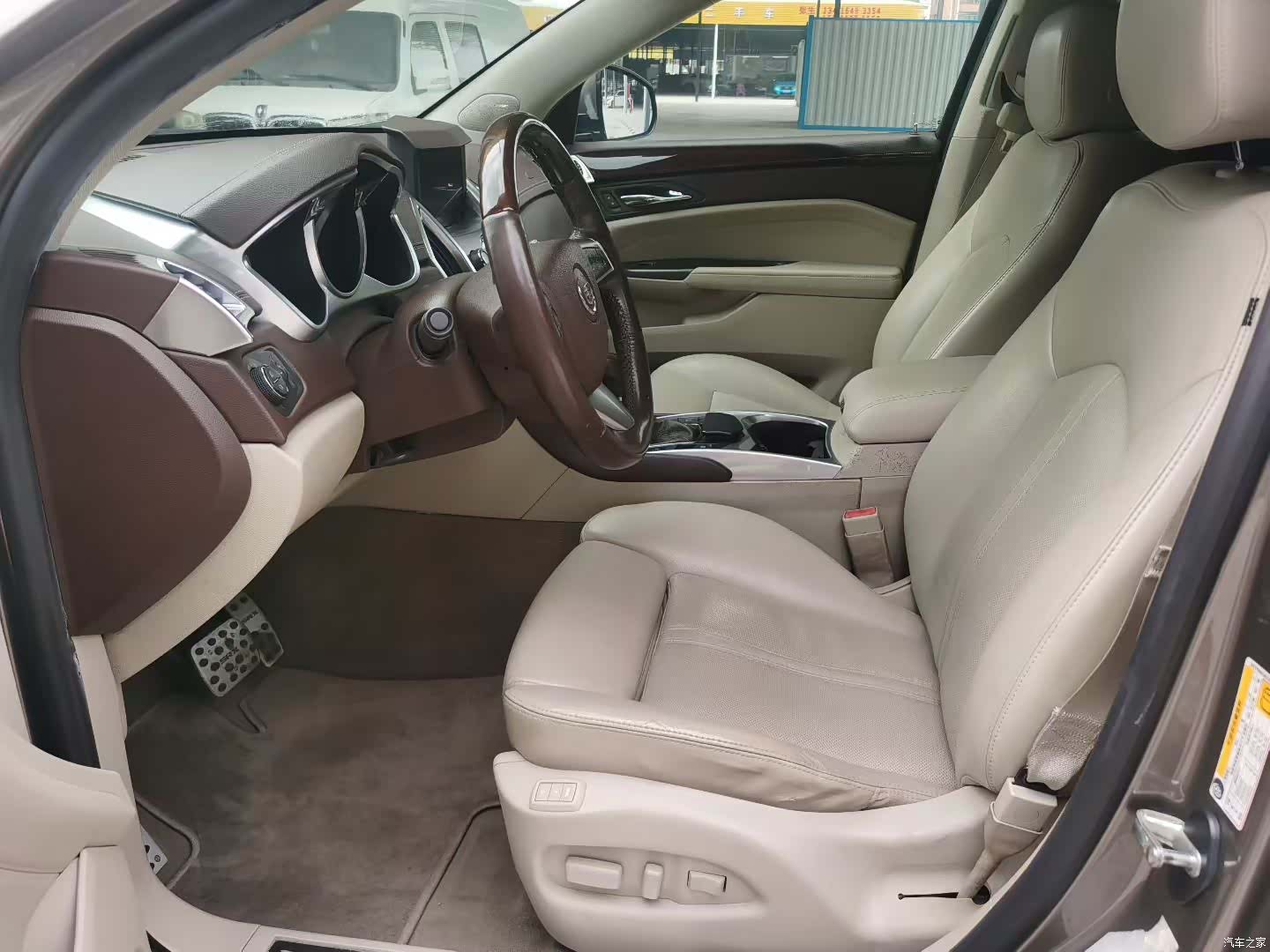 Cadillac SRX, 2013 4