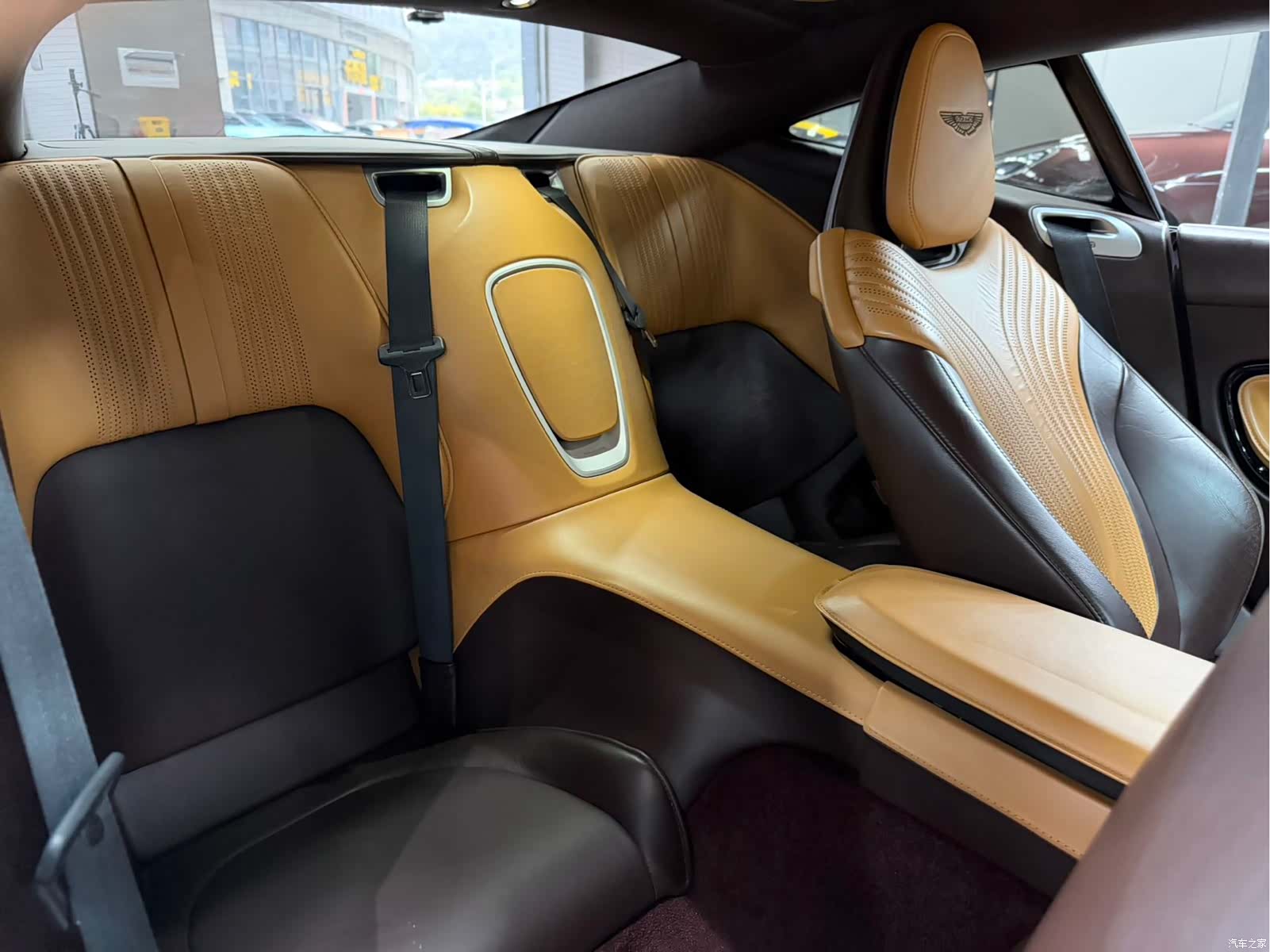 Aston Martin DB11, 2017 13