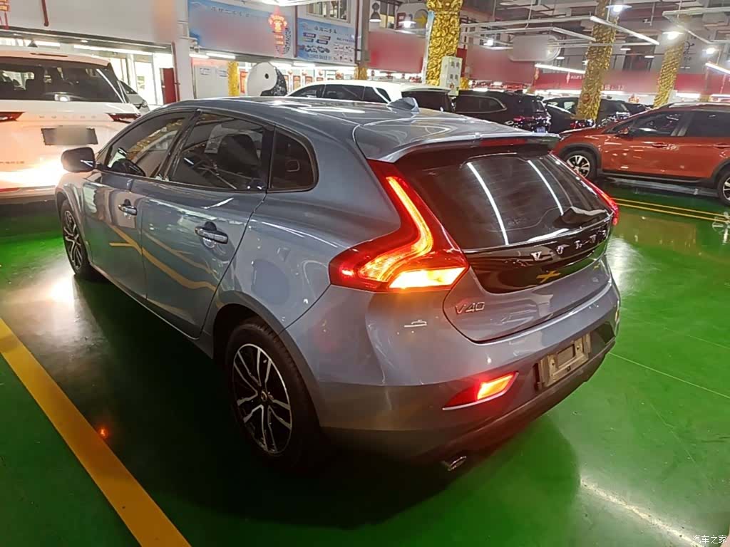 Volvo V40, 2019 все фото