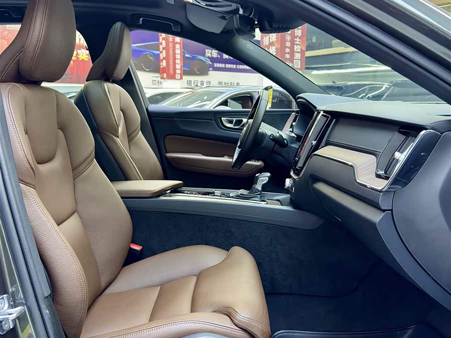 Volvo XC60 2021, фото 5