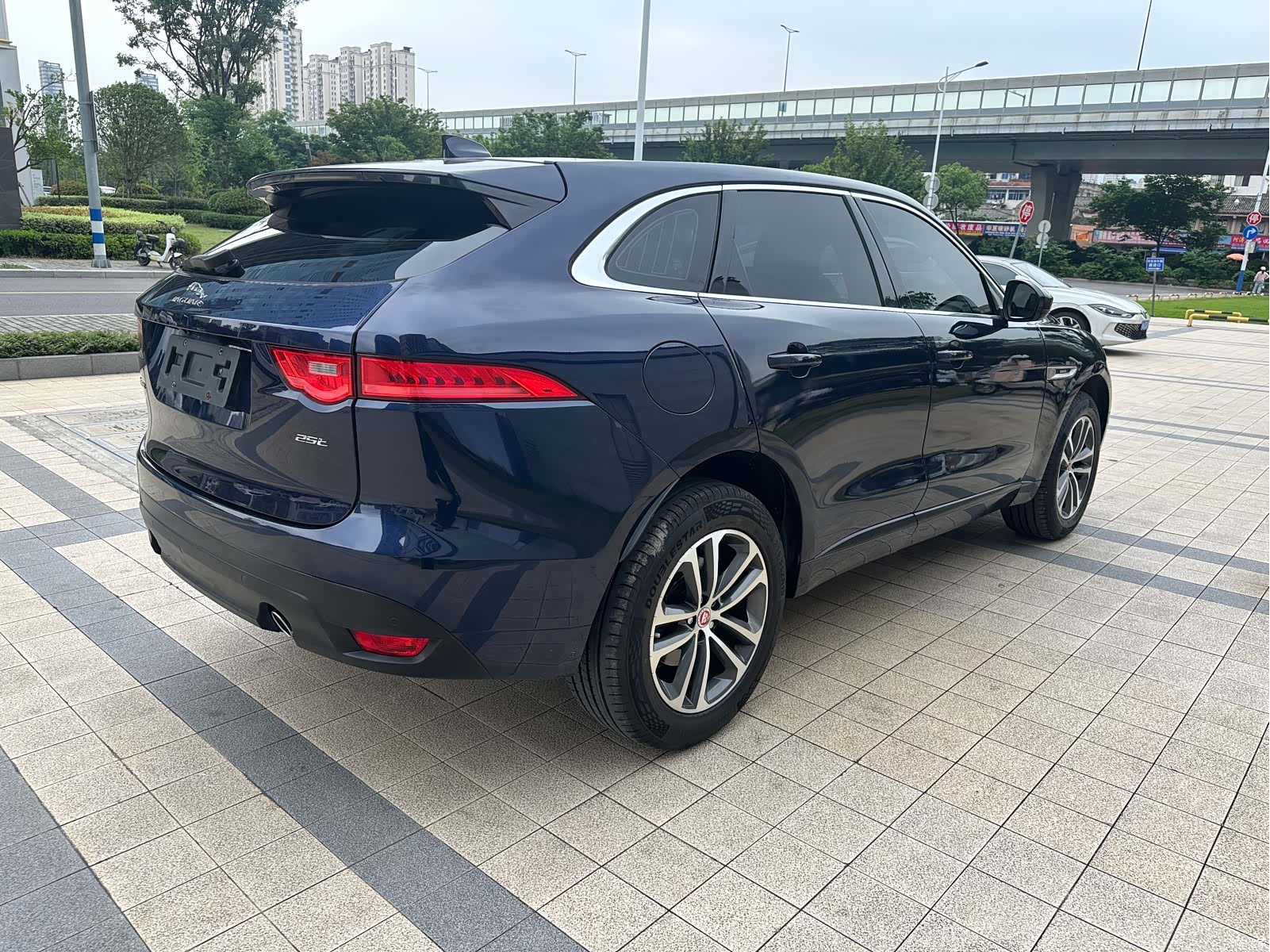 Jaguar F-PACE, 2016 11