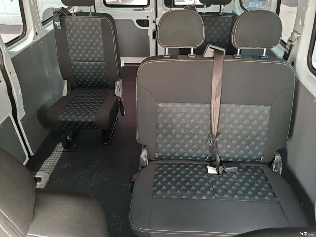 Maxus V80, 2025 17