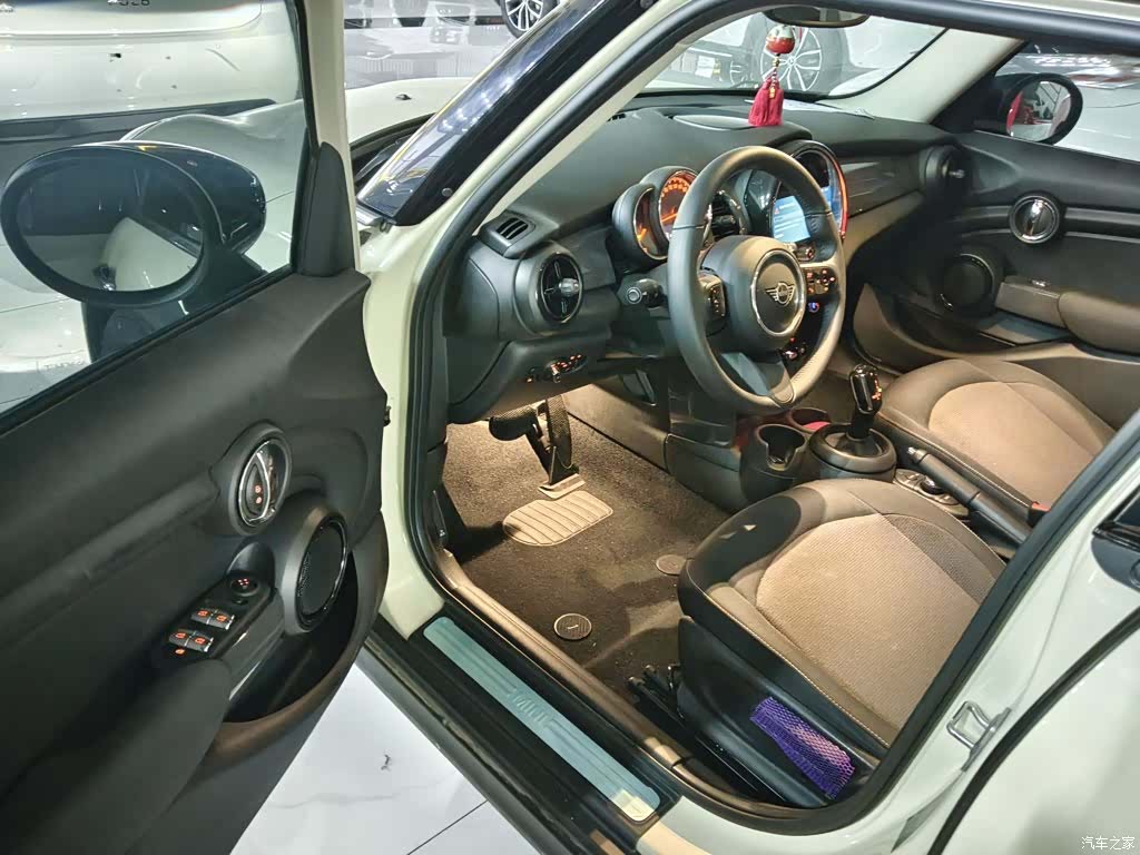 Mini ONE, 2021 16
