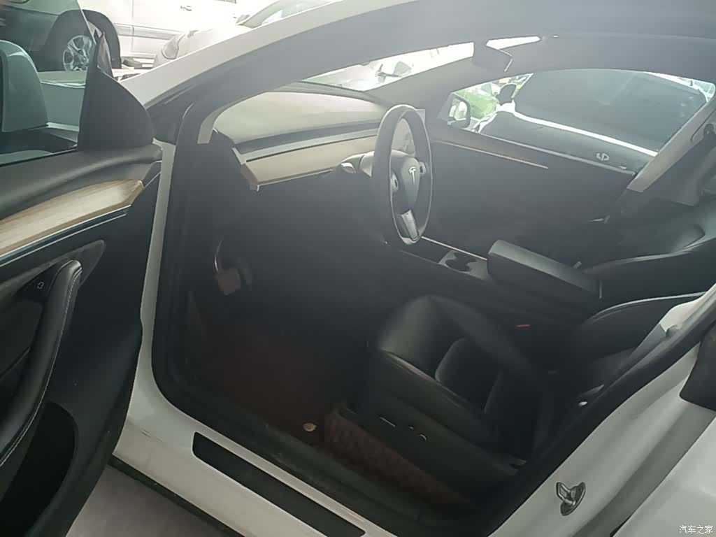 Tesla Model Y, 2023 12