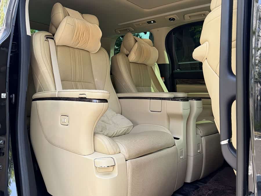 Toyota Alphard 2024, фото 10