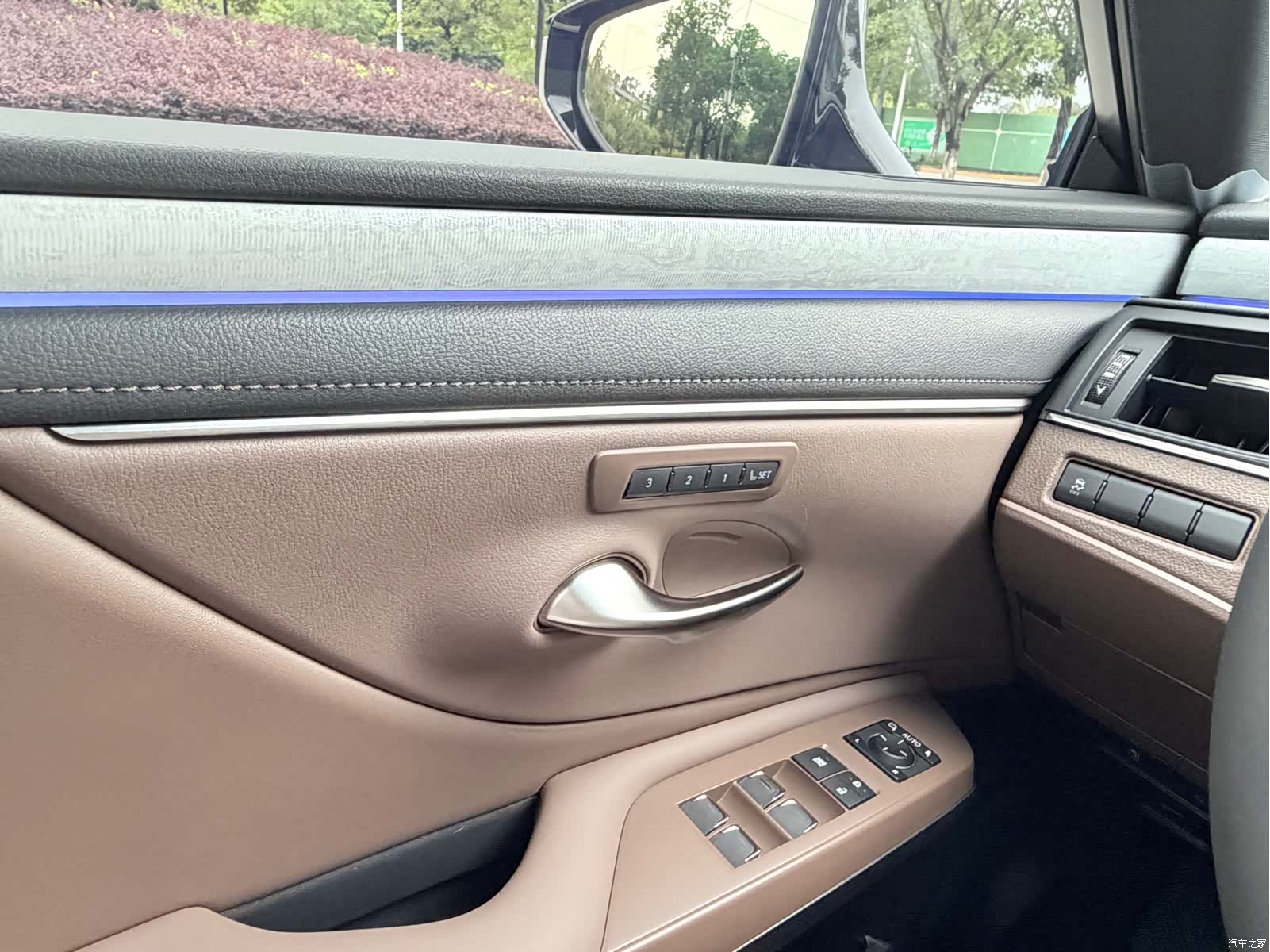 Lexus ES, 2025 18