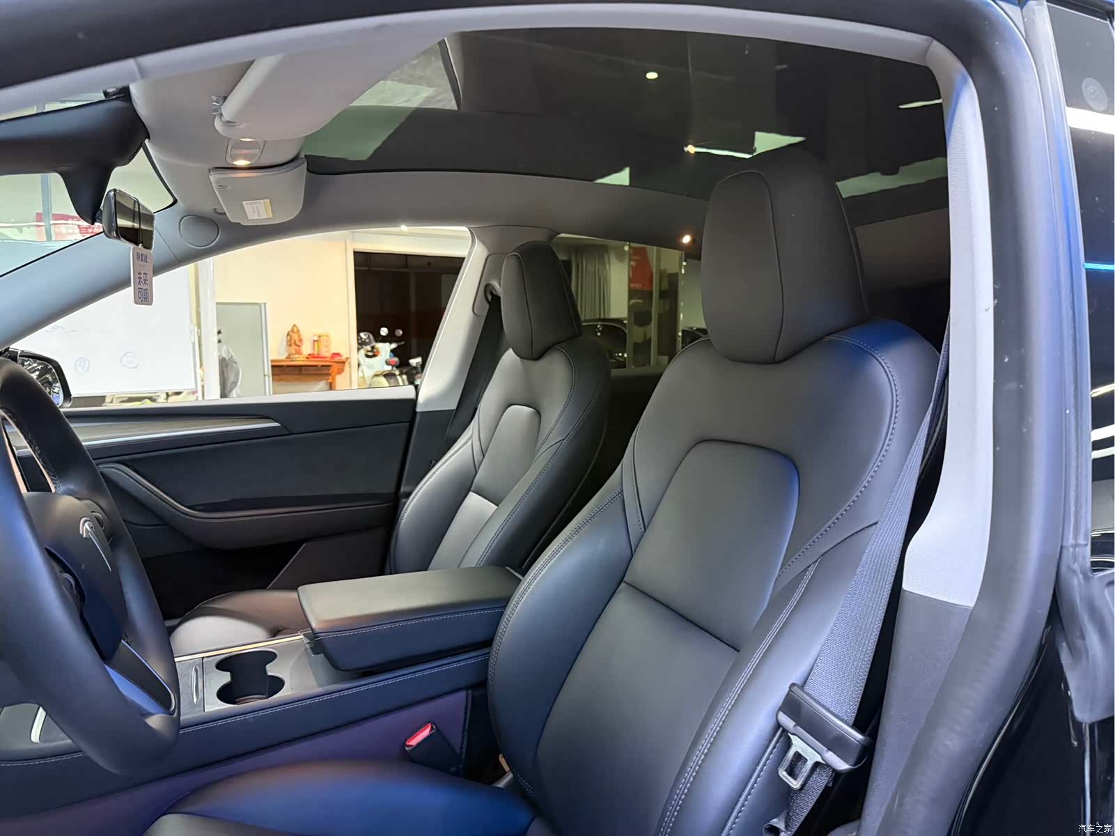 Tesla Model Y, 2022 4