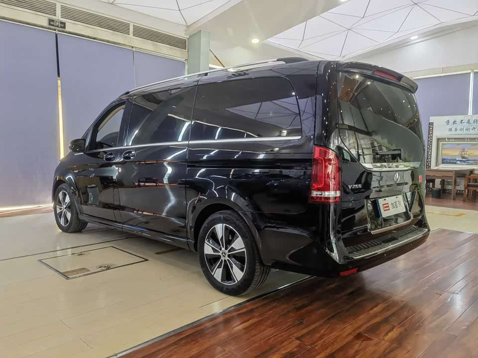 Mercedes-Benz V-class