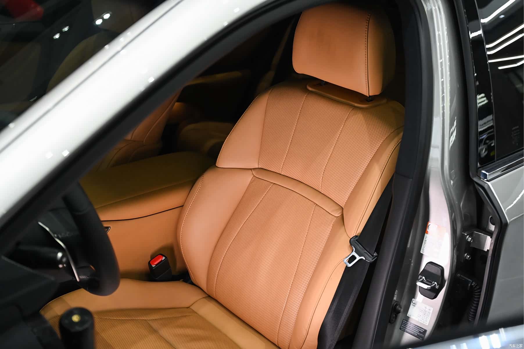 Lexus LS, 2021 15