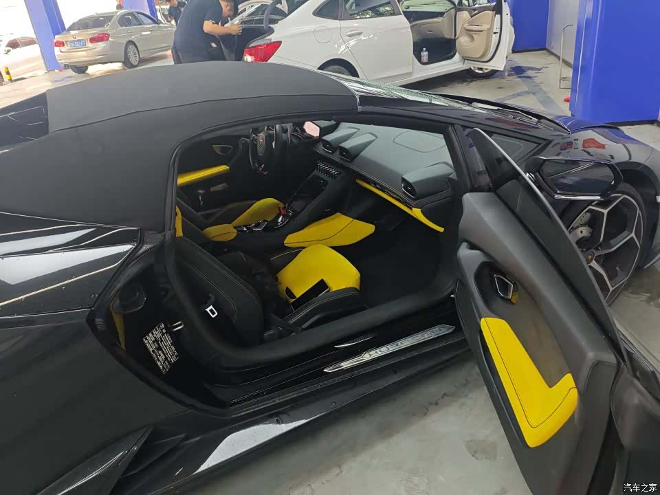 Lamborghini Huracán, 2023 все фото