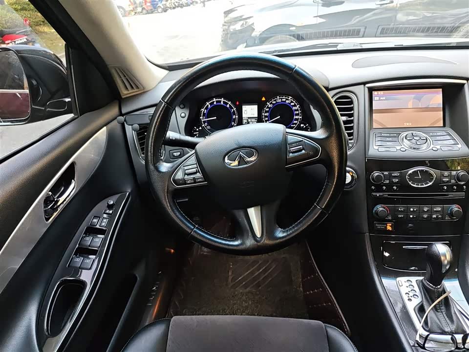 Infiniti QX50