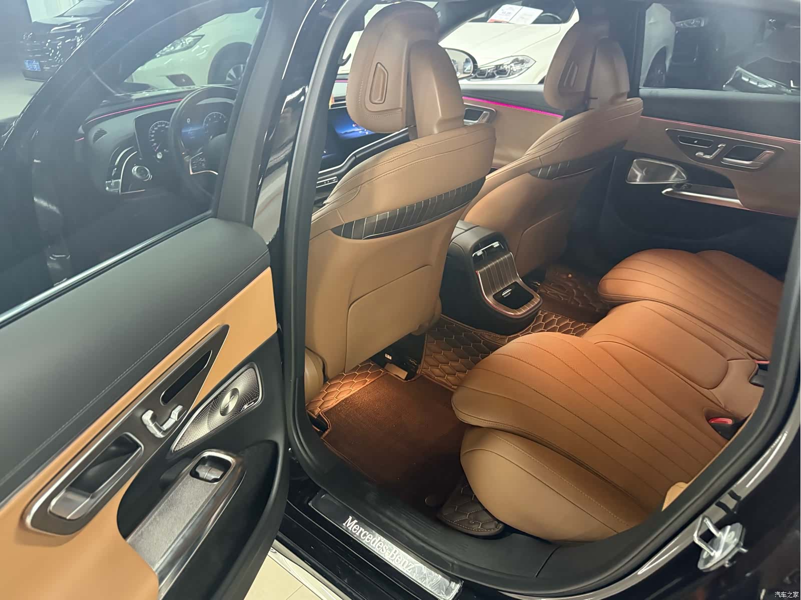 Mercedes-Benz E-Class, 2024 11