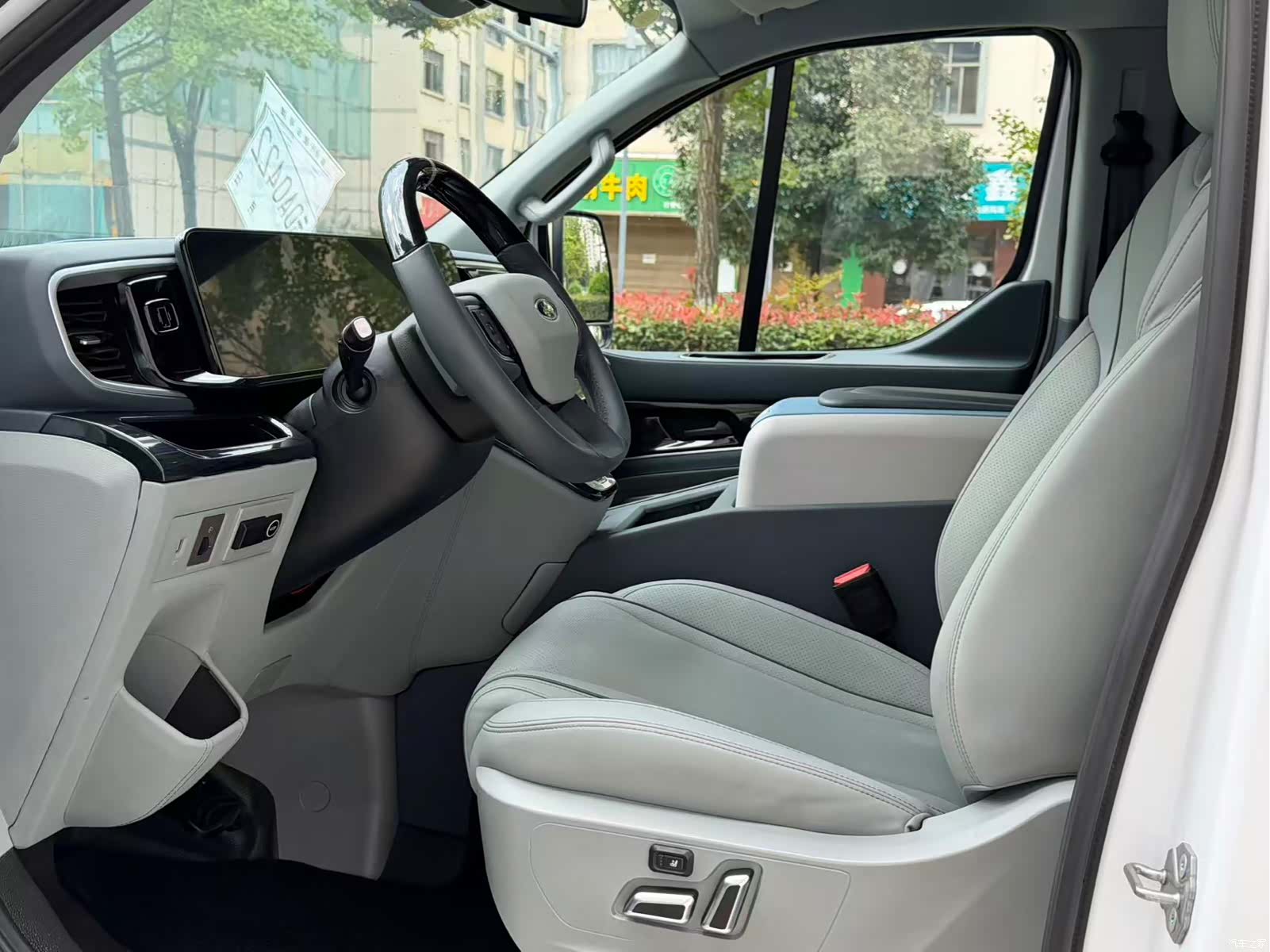 Ford Tourneo, 2024 4